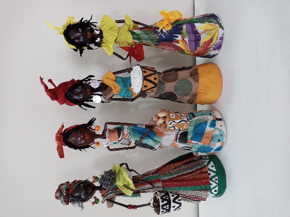 Bonecas africanas em papel maché