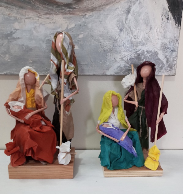 Presépio de três imagens em papel maché